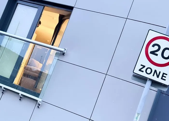 Luxury 2 Bedroom In Centre - Free Parking *