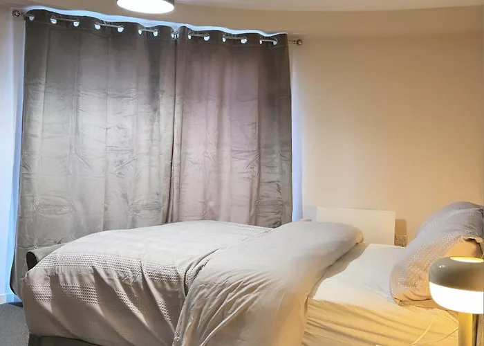 Luxury 2 Bedroom In Centre - Free Parking *