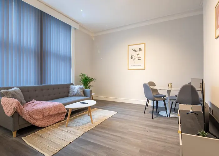 Marsh Lux 3 * Manchester