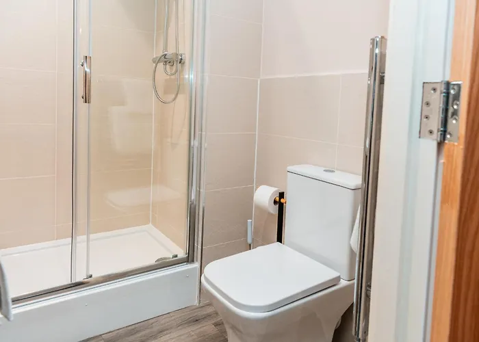 Entire 2 Bedroom And 2 Bathroom In -free Underground Parking Apartmán