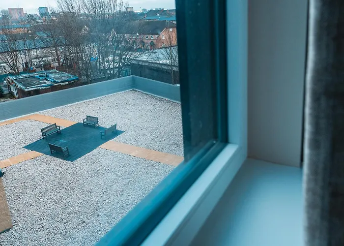 Entire 2 Bedroom And 2 Bathroom In -free Underground Parking * Manchester