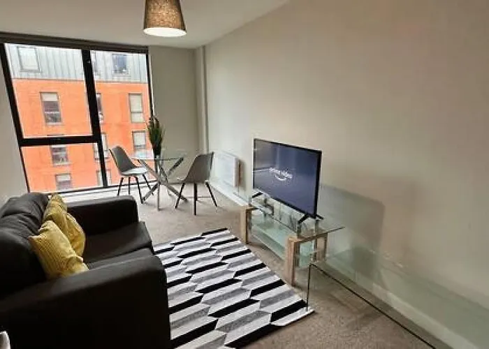 Large 1 Bed In Sleeps 2 Διαμέρισμα Μάντσεστερ