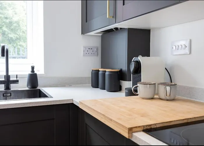 Elegance Retreat - 2 Bed With Parking *