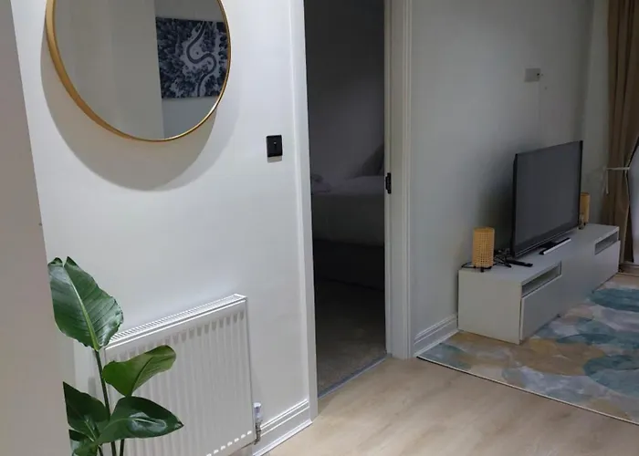 Bankwell Street Two Bedroom -apartment With Parking