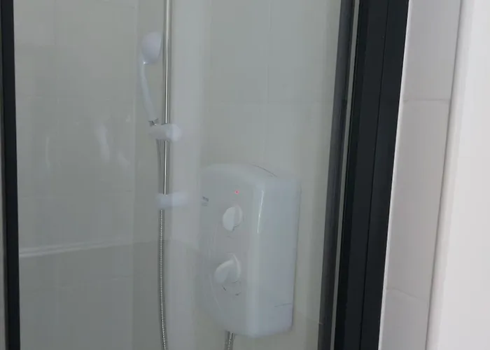 Bankwell Street Two Bedroom -apartment With Parking Манчестер