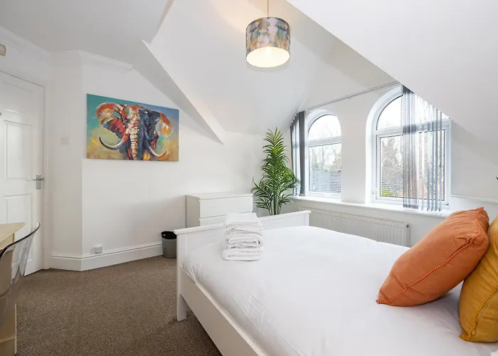 The Burton- Free Gated Parking Apartamento *