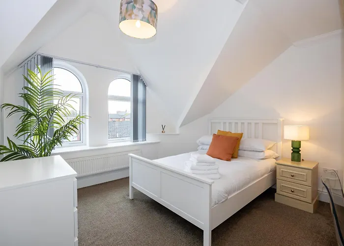 The Burton- Free Gated Parking Apartamento