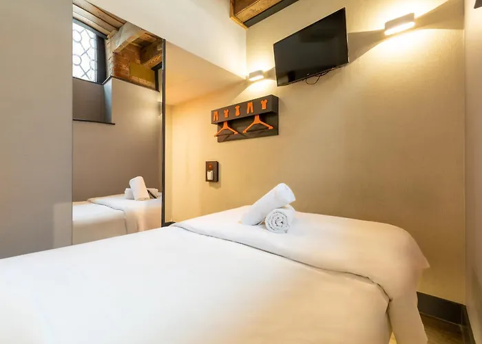 Easyhotel Hotel 2*