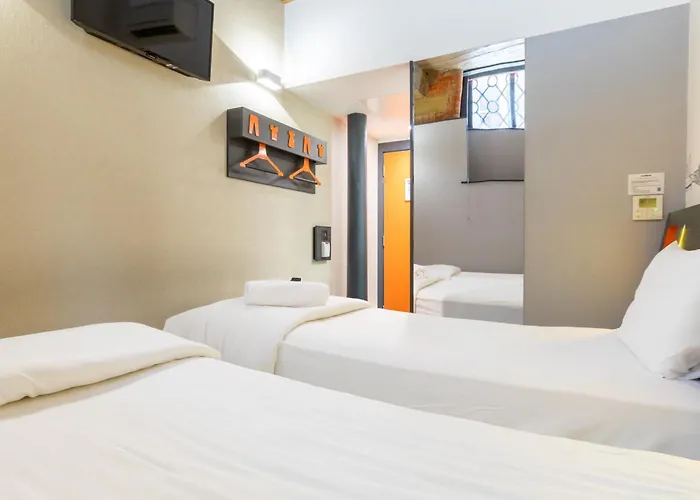 Отель Easyhotel 2*