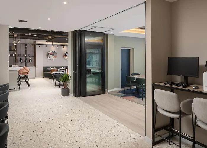 By Marriott Piccadilly 4* マンチェスター