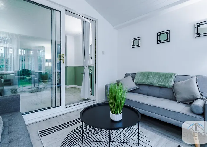 Jade House, - By Synergy Estates Tatil Evi Manchester