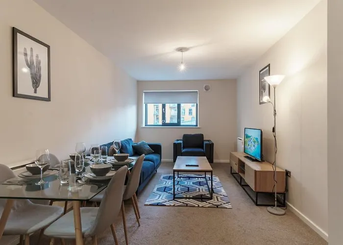 Spacious 2 Bed In Centre *