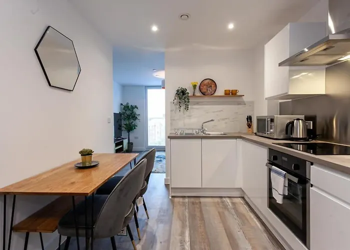 Modern 2 Bed Flat 5min To Old Trafford Stadium