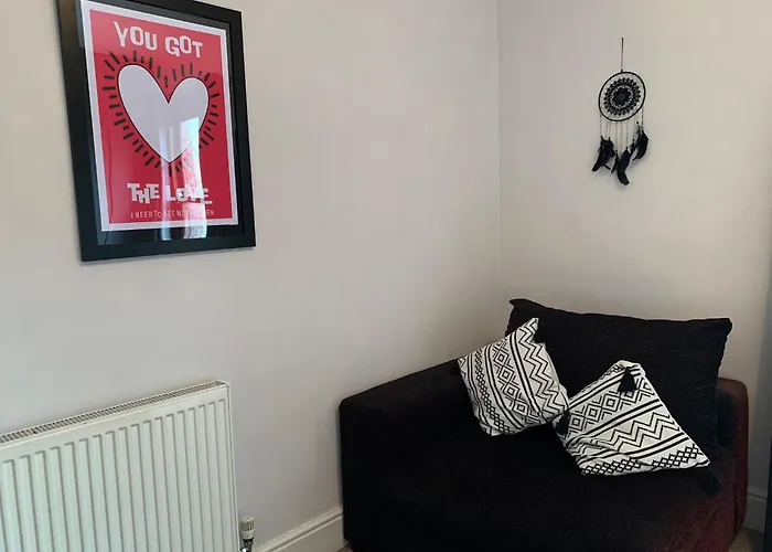 Beautifully Styled 2br With Garden Manchester