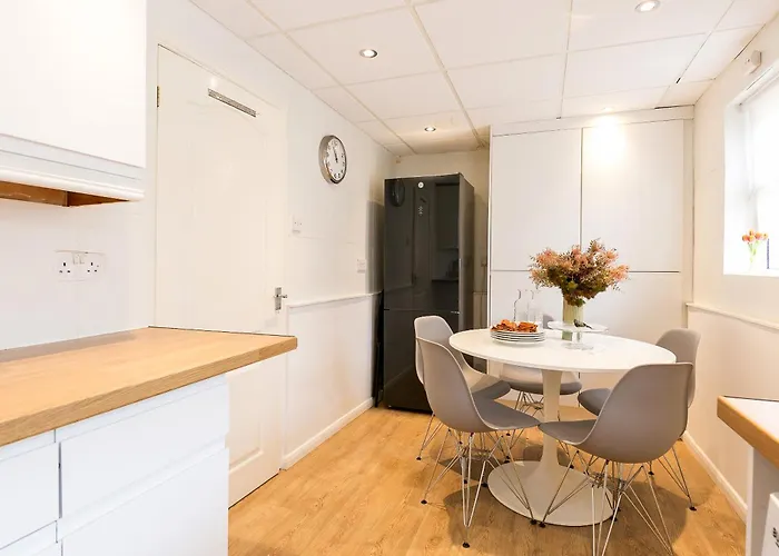 Spacious 4 Bedroom - Sleeps 8