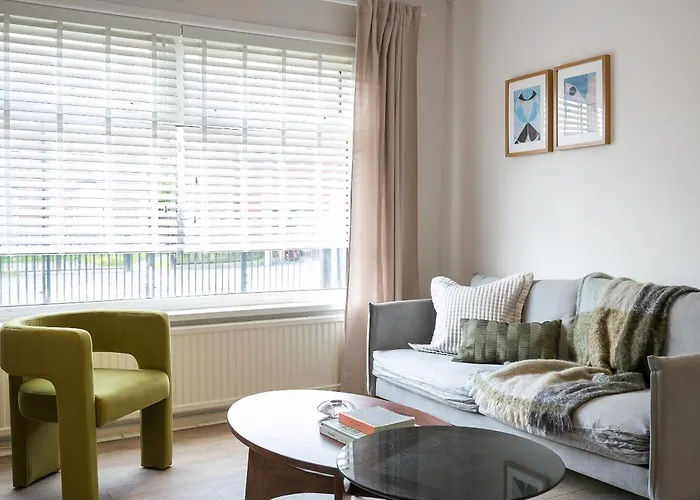 Spacious 4 Bedroom - Sleeps 8