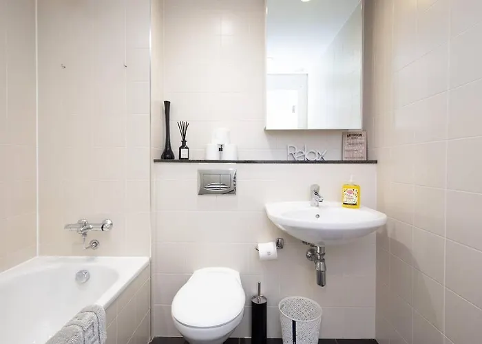 Stylish Mediacity 2bed, Sleeps 6, Amazing Views *