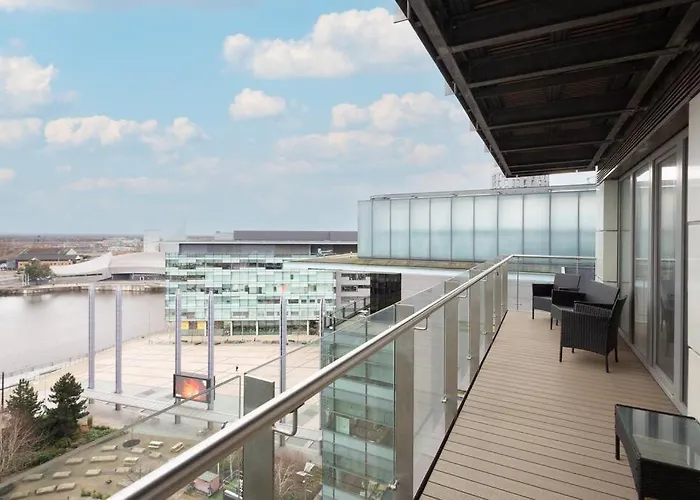 Stylish Mediacity 2bed, Sleeps 6, Amazing Views Manchester