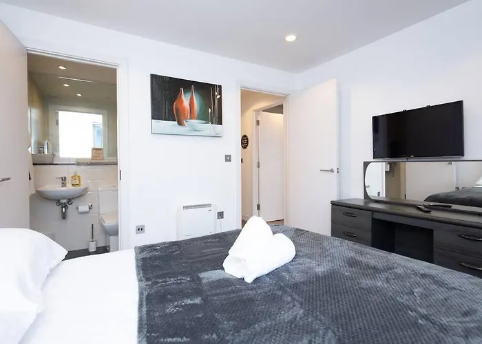 Stylish Mediacity 2bed, Sleeps 6, Amazing Views