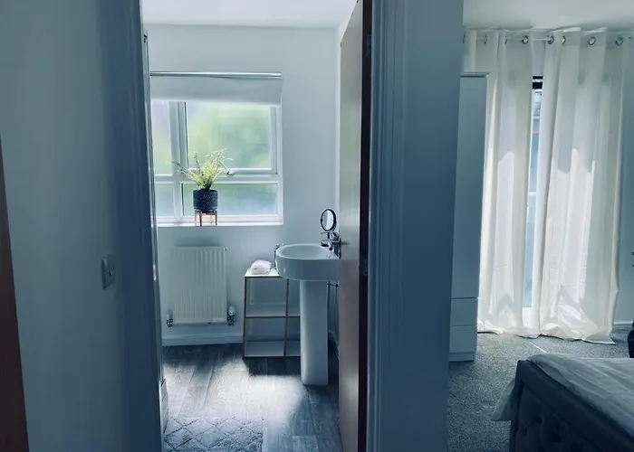 Modern, Stylish And Central *