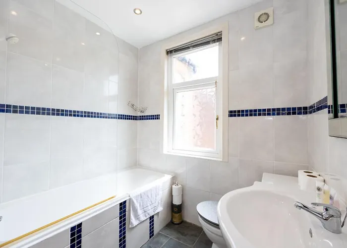 Guestready - Enchanting Life In Gorse Hill