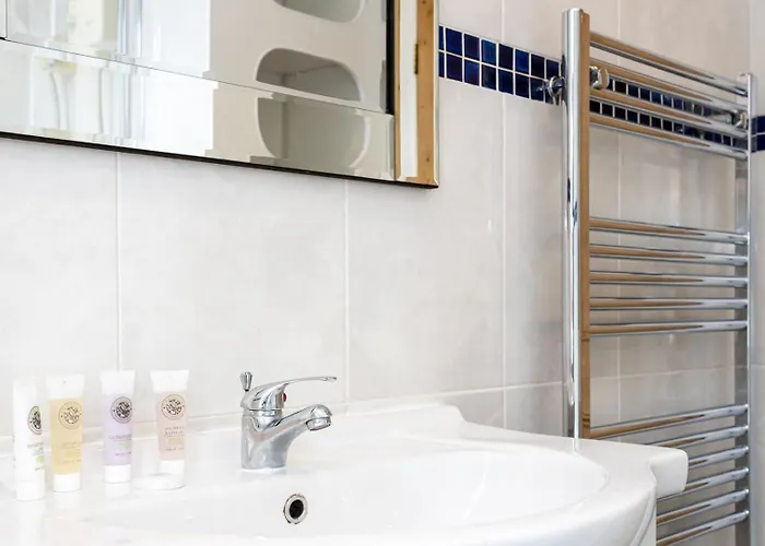 Guestready - Enchanting Life In Gorse Hill *