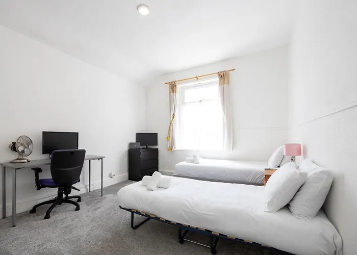 Guestready - Enchanting Life In Gorse Hill