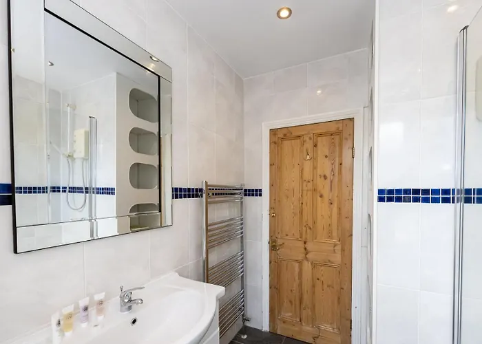 Guestready - Enchanting Life In Gorse Hill