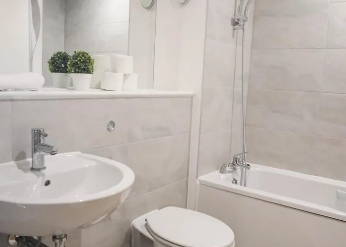 Modern & Premium 2br 2ba Center *