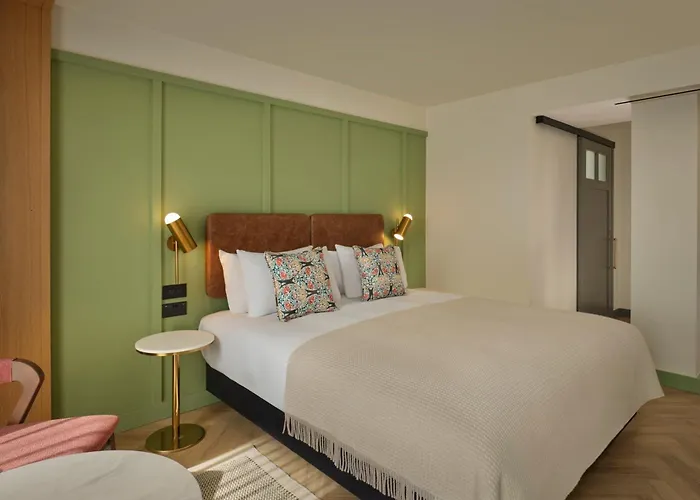 The Reach At Piccadilly, Manchester, A Tribute Portfolio 맨체스터