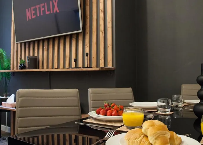 Entire Modern In And Near Peak District *