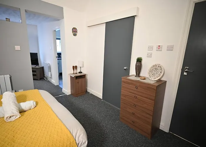 Spacious Studio Near Christie Hospital Lägenhet *