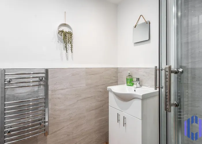 Scandi Loft Style - Sleeps 6 - Near Airport * مانشستر