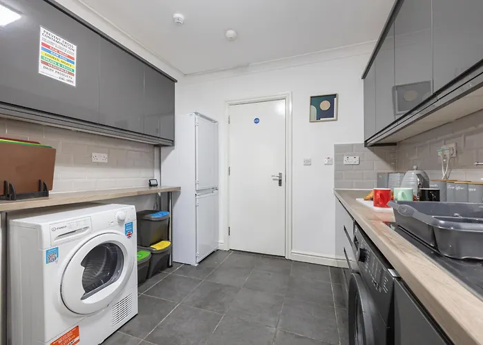 Huge 6br Sleeps 12 Near City! Ferienhaus *