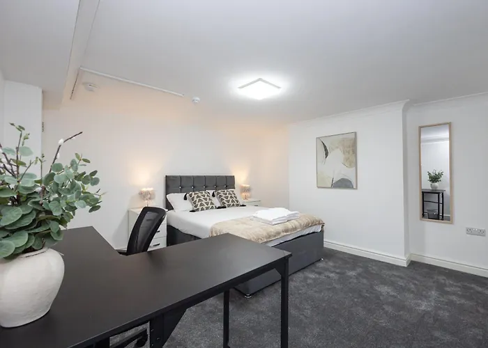 Huge 6br Sleeps 12 Near City! Ferienhaus Manchester