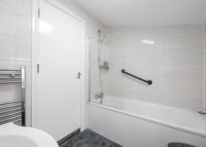 Huge 6br Sleeps 12 Near City! *