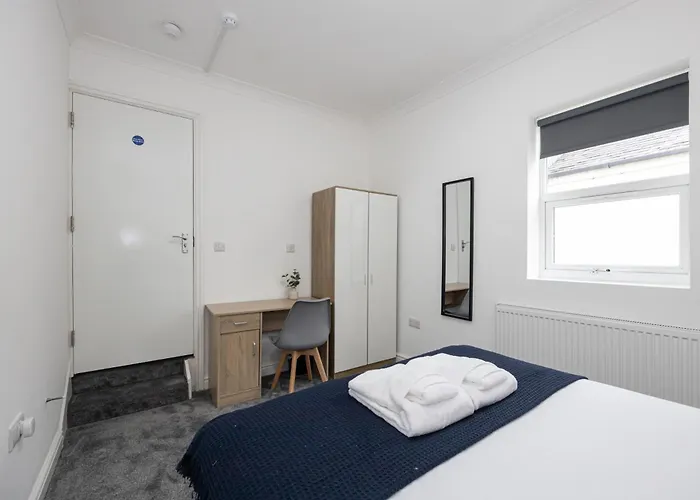 Huge 6br Sleeps 12 Near City! Ferienhaus Manchester