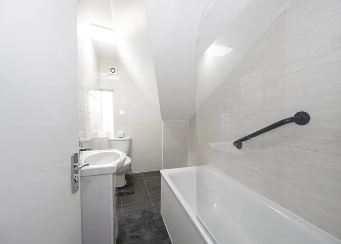 Ferienhaus Huge 6br Sleeps 12 Near City! Manchester