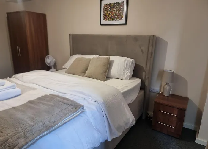 Entire 2 Bedroom And 2 Bathroom In -free Underground Parking Manchester