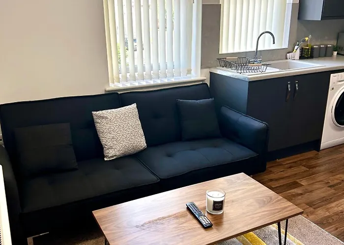 Failsworth 6 With Free Gated Parking Manchester