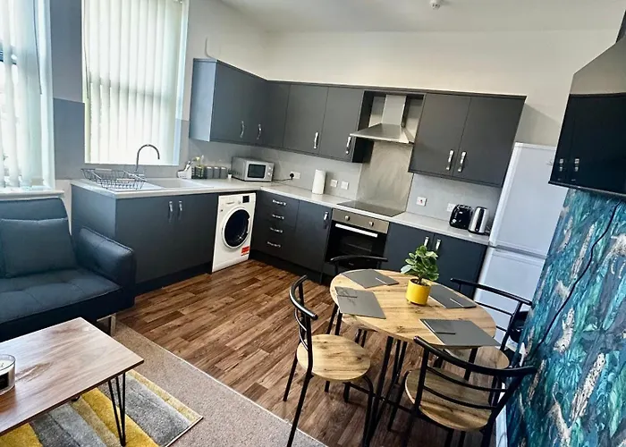 Failsworth 6 With Free Gated Parking *