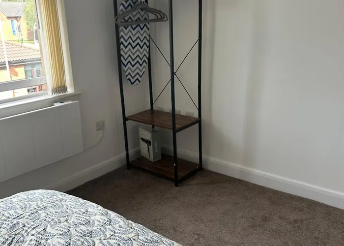 Failsworth 6 With Free Gated Parking