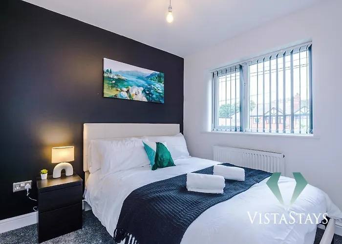 Casa de Férias Large 5bdr House By Vista Short Lets & Serviced Salford With Pool Table, Ps4 & Private Parking Manchester
