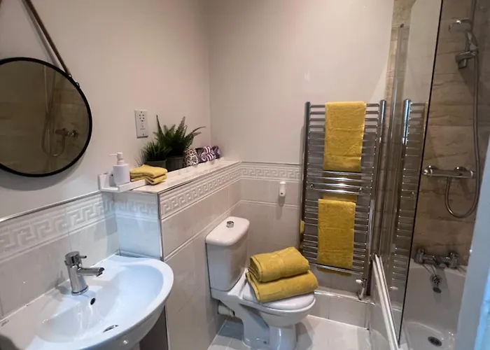 Apartment Brentwood Court *