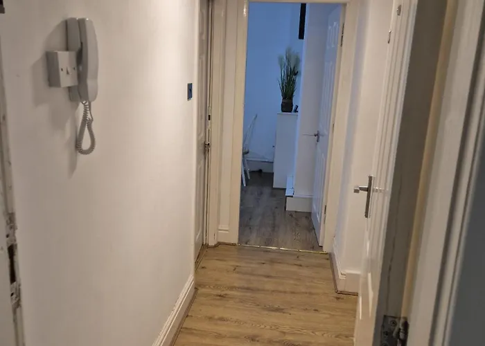 Affordably Elegant Close To Coop Live, Etihad Stadium And Centre