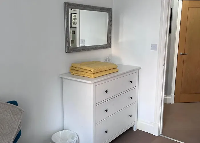 Brentwood Court Apartment *