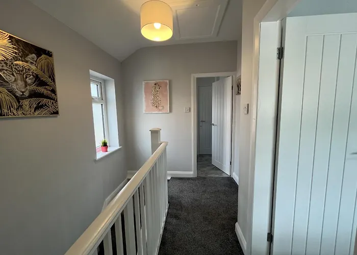 Modern 3-bed Stay-away-home Sleeps 6 Nr Mánchester