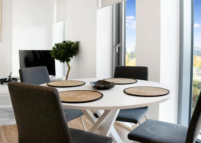 Luxury 2br In Media Daire