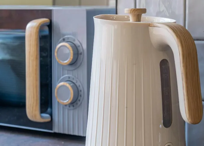 Beautiful Three Bedroom House - Escape