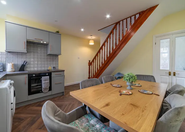 Beautiful Three Bedroom House - Escape Dom wakacyjny *